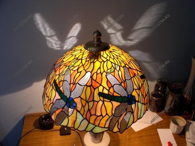 Настольная лампа Тиффани может вызвать необычный эффект